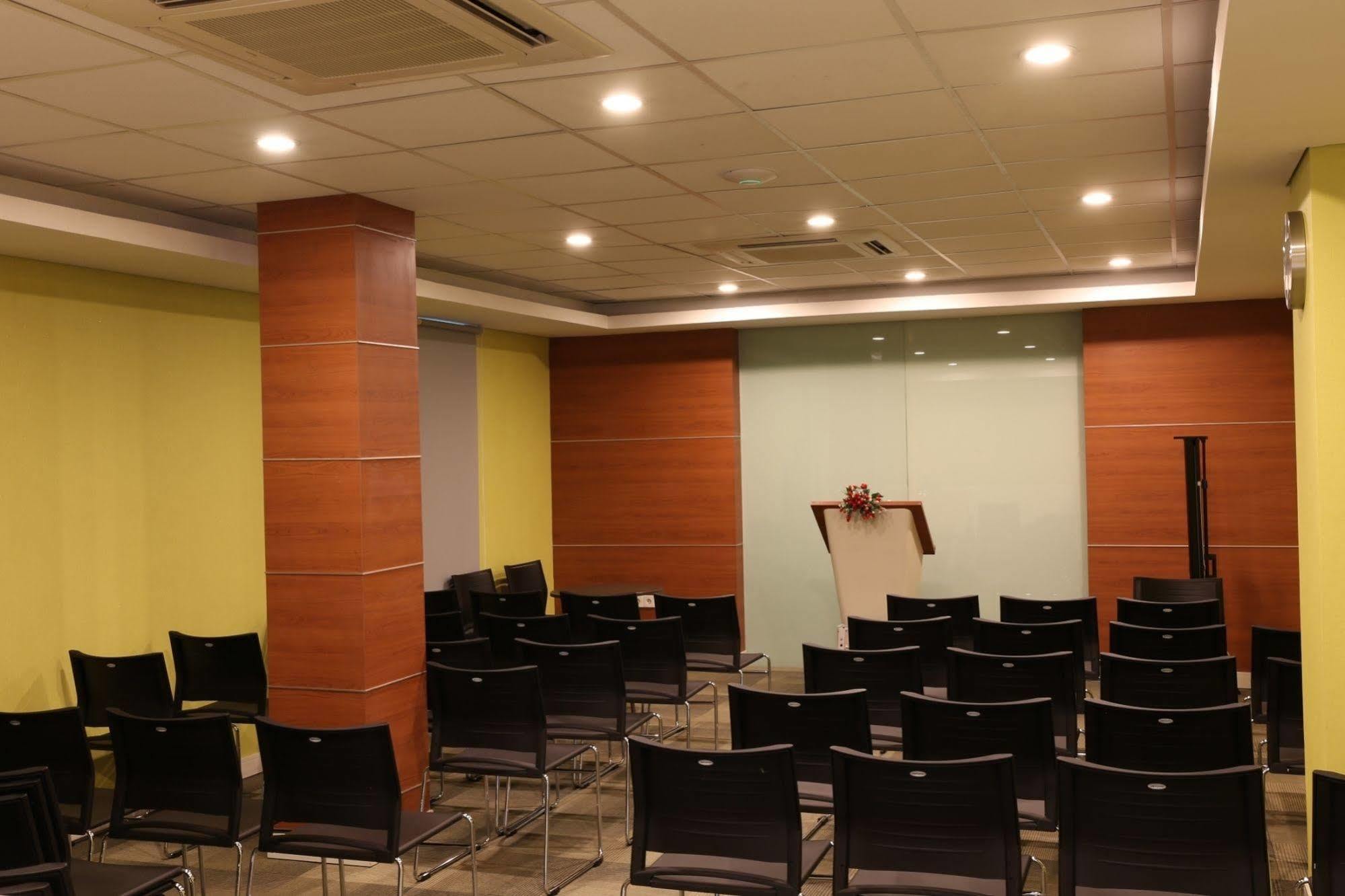 Citihub Hotel @ Pecindilan 수라바야 외부 사진