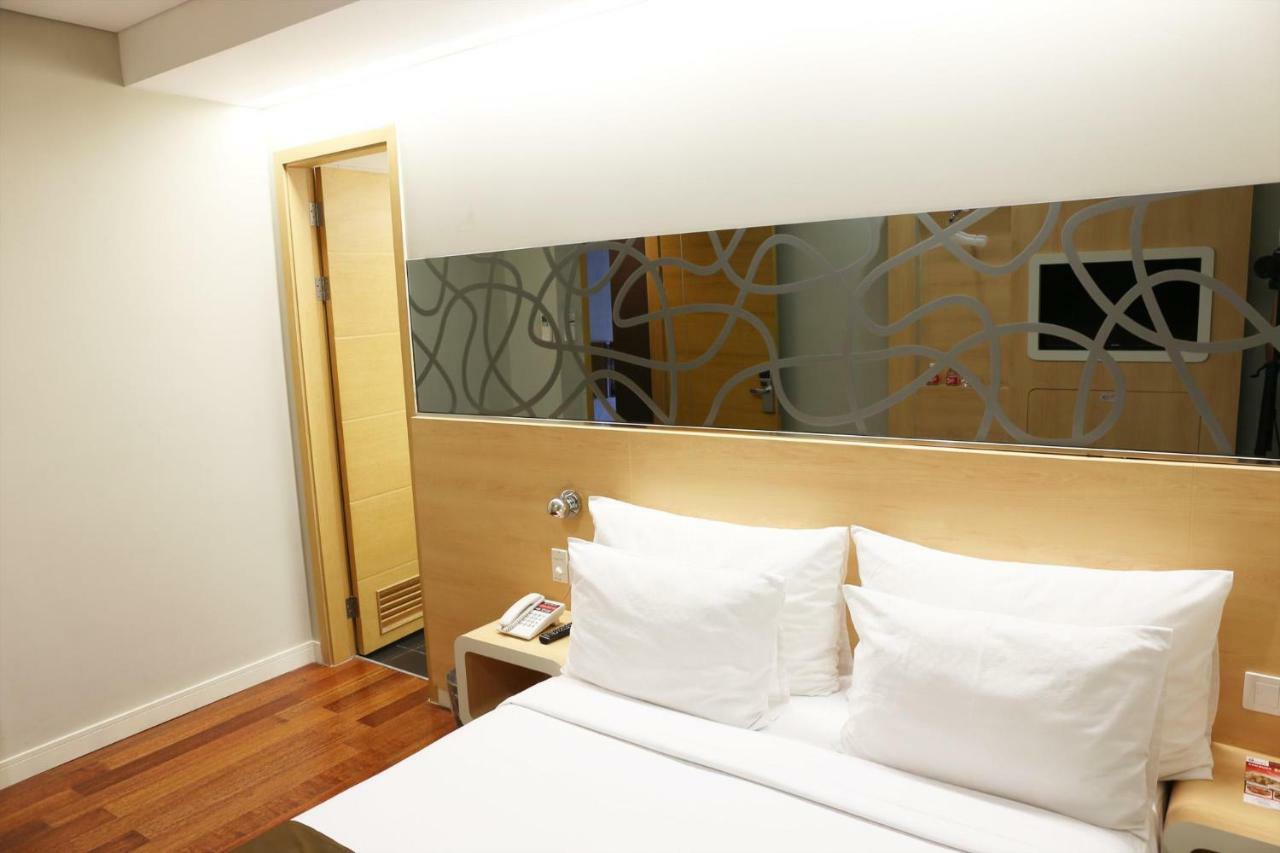 Citihub Hotel @ Pecindilan 수라바야 외부 사진